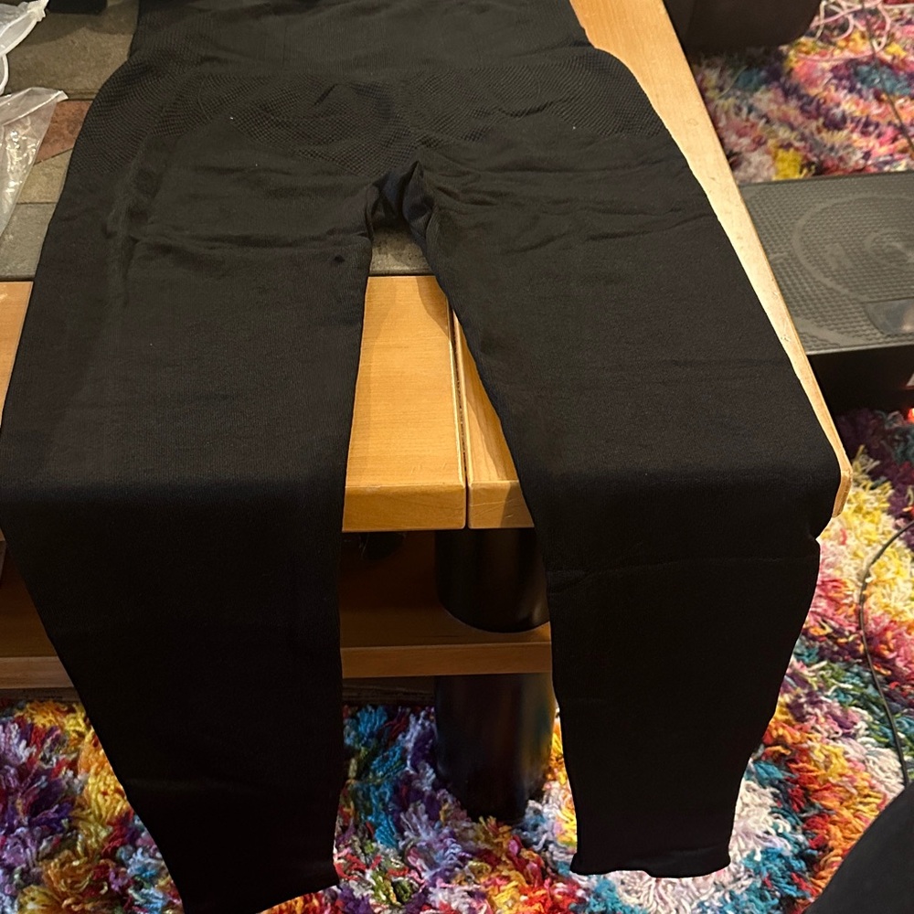 Elegant Black Textured Leggings